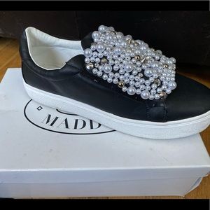 Steve Madden Lion Black Pear Velcro Sneakers